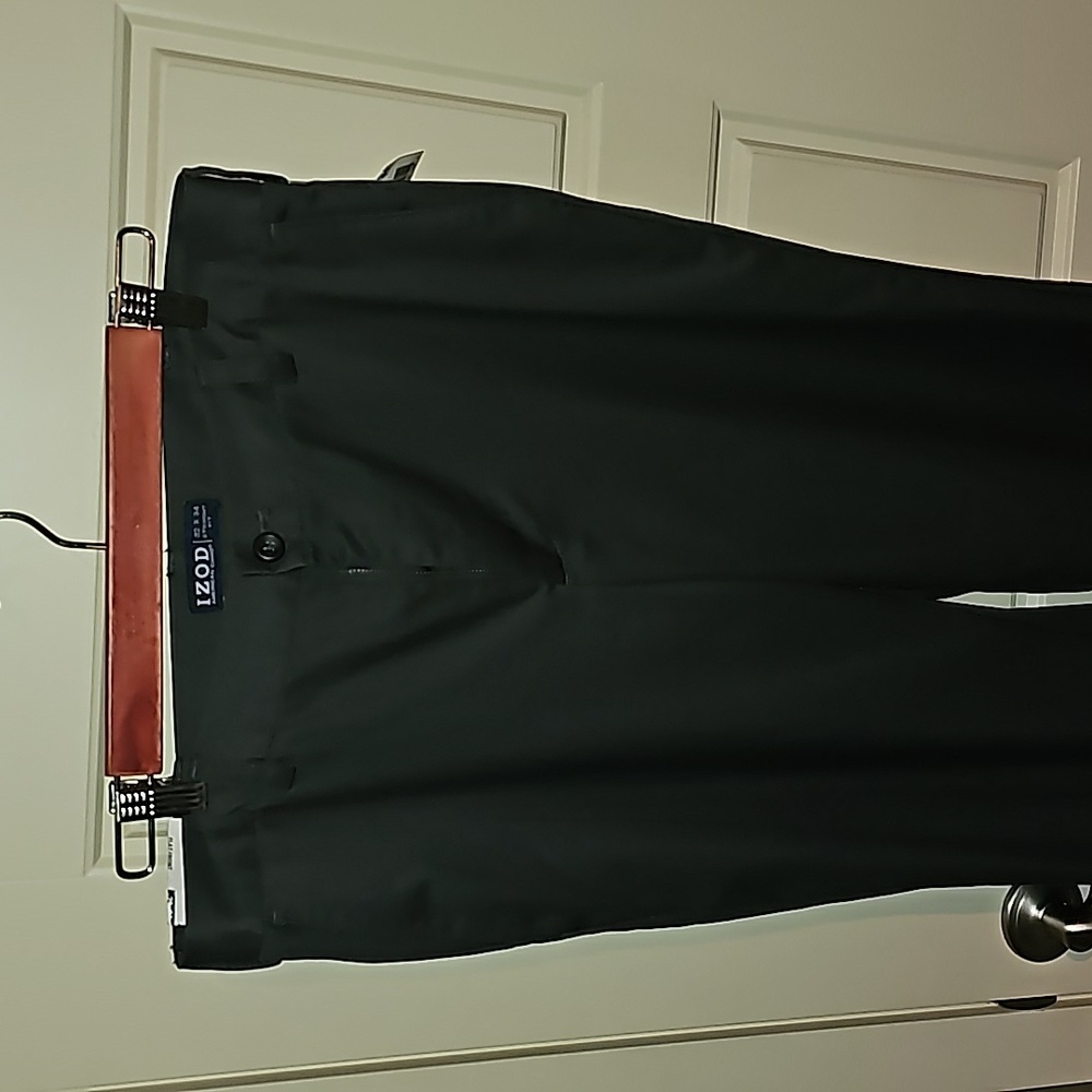 IZOD MEN'S AMERICAN CHINOS-STRIAGHT FIT SIZE- 32X34-TRUE NAVY